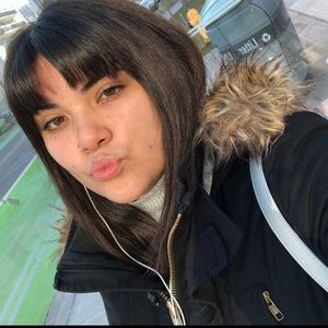 Meet your Posher, Kayla